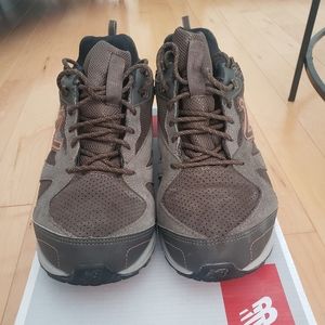 NEW BALANCE SNEAKERS SIZE 10